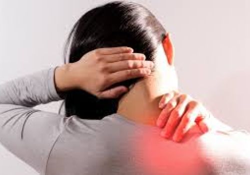 Đau cổ vai gáy có thể bị liệt nếu điều trị sai cách